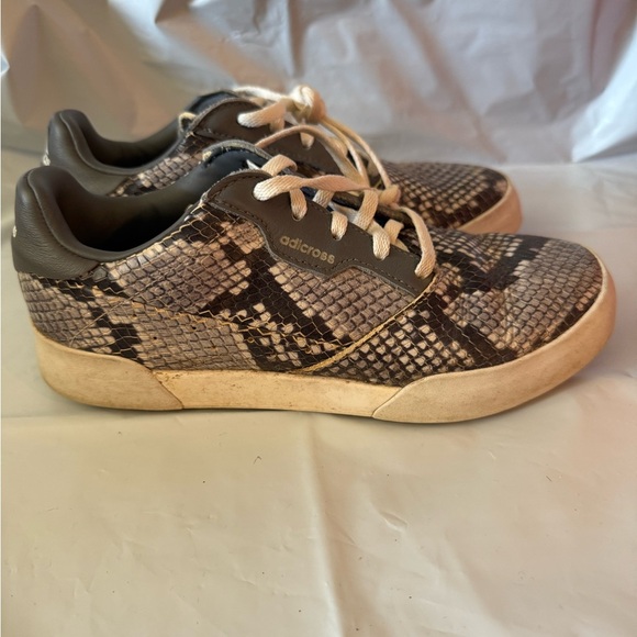Adidas Adicross Snakeskin Women’s Golf Shoes Sz.6.5 Retro White/Grey - Picture 1 of 9